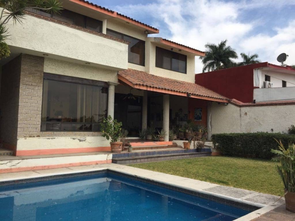 Casa con alberca en palmira